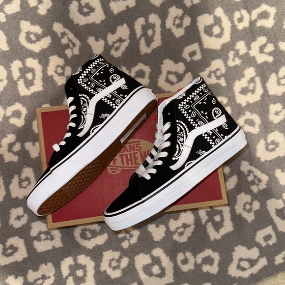 New Sk8-Hi Vans in Peace ☮️ Paisley - Picture 14 of 17